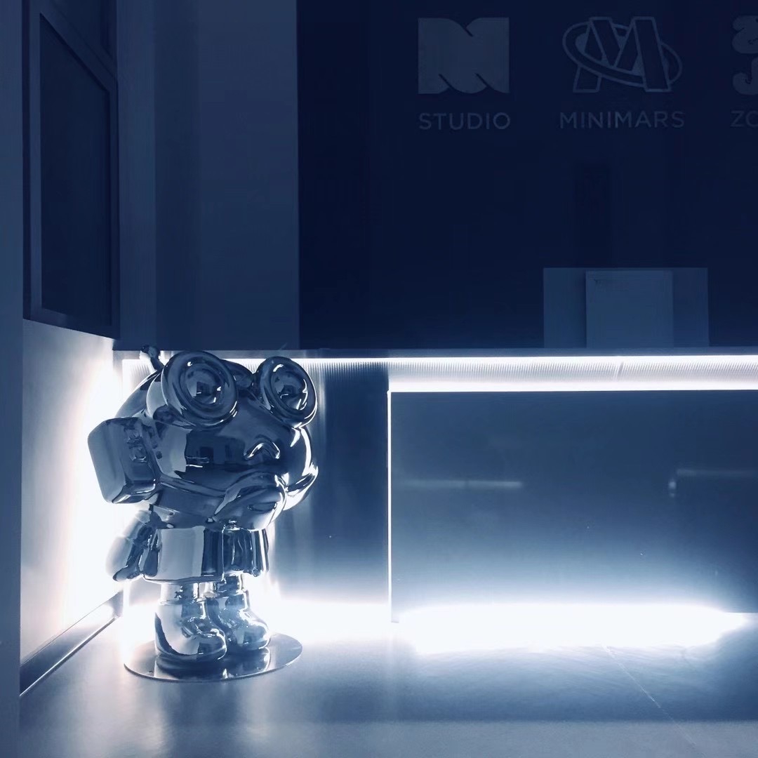 Electroplated silver character sculpture created, modelled and rendered by Yukin Yan